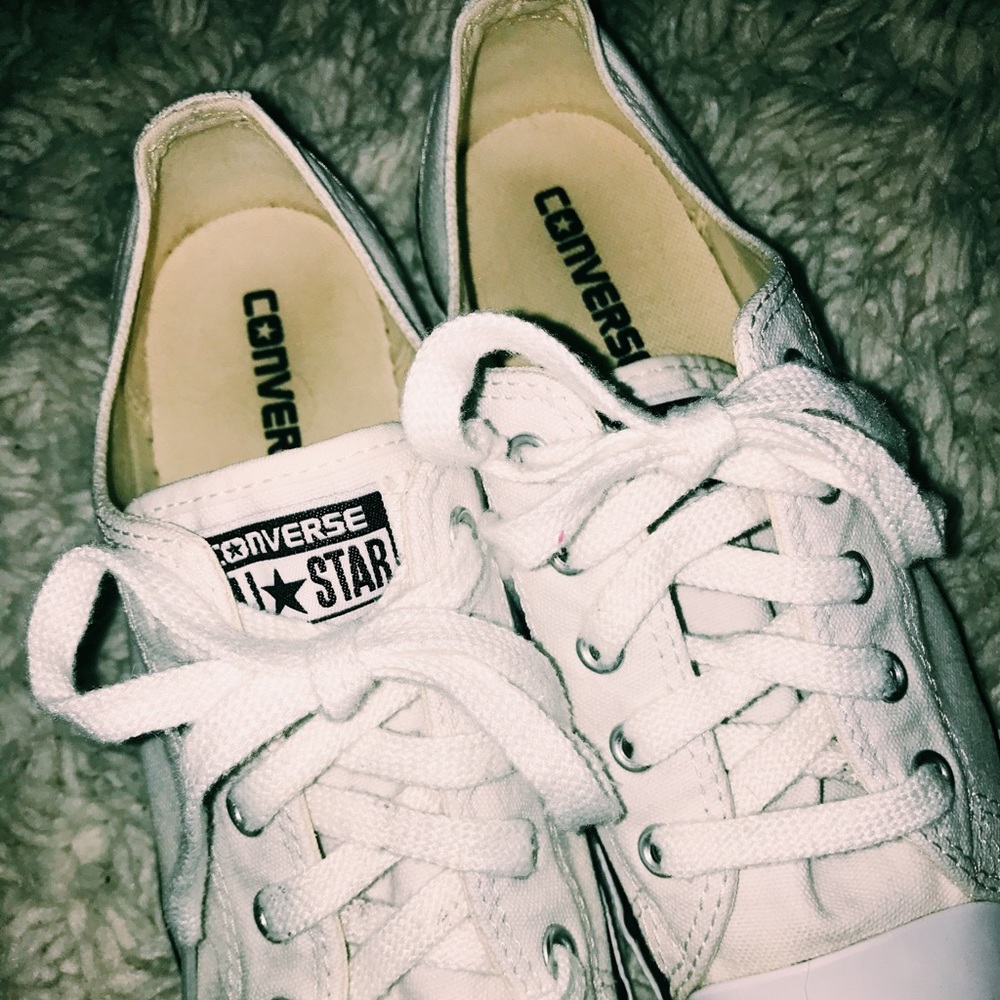 BRAND NEW Converse Sneakers